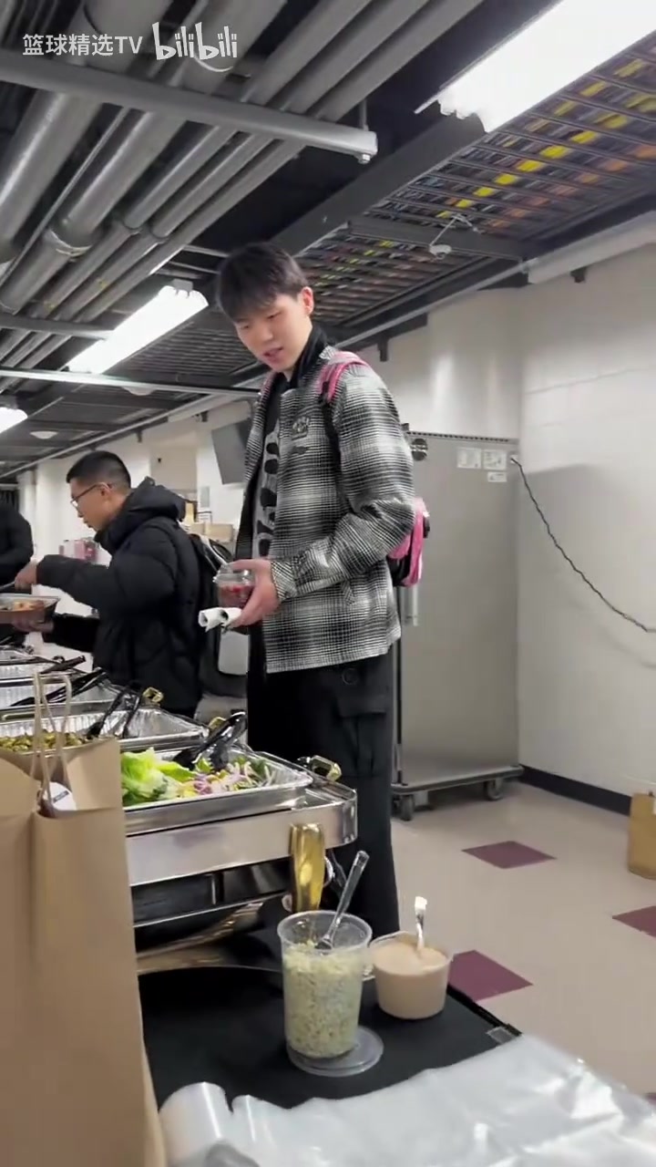 开云app官网-杨瀚森赛后都吃什么？来看看开拓者&amp;湖人&amp;掘金三队的赛后餐