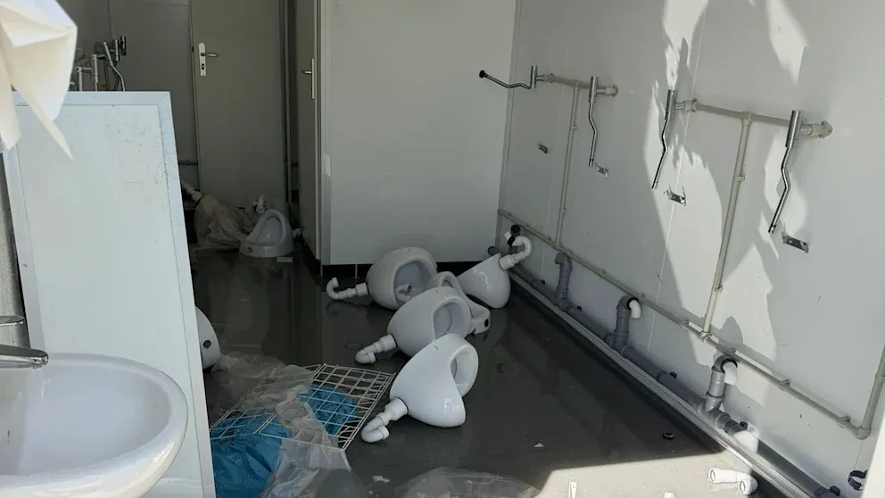 开云-门兴极端球迷因厌恶红牛，直接把红牛主场的厕所彻底打砸坏
