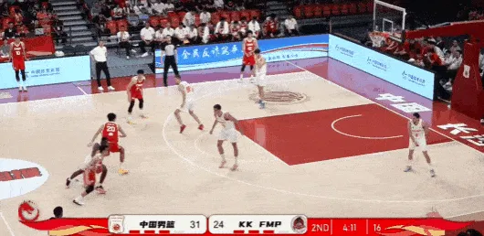 开云app-中国男篮持球过半场，巴尔纳凶狠撞倒赵嘉义吃到违体犯规
